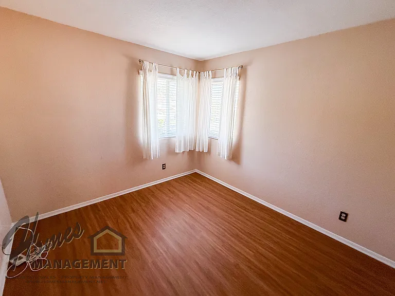593 Silver Shadow Dr — Photo 22