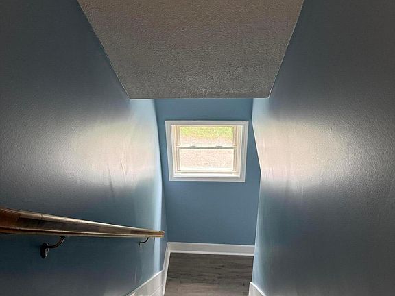 3rd image of 812 Kelton Ave