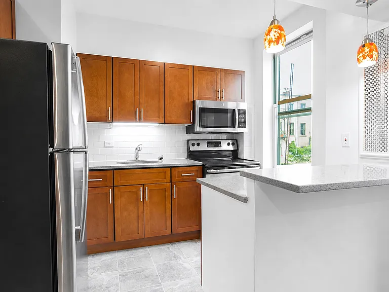 196 Sackett St #3R — Photo 2