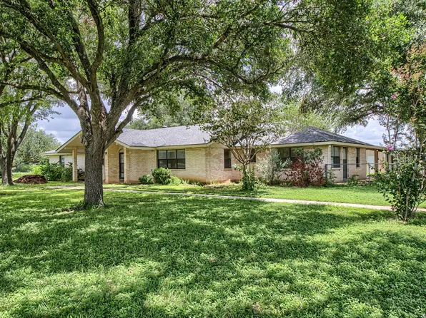 900 N Graytown Road, St Hedwig, TX 78152