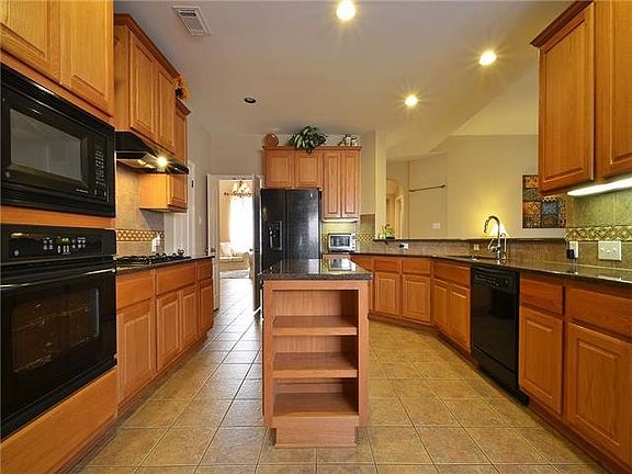 4th image of 2409 Tivoli Dr