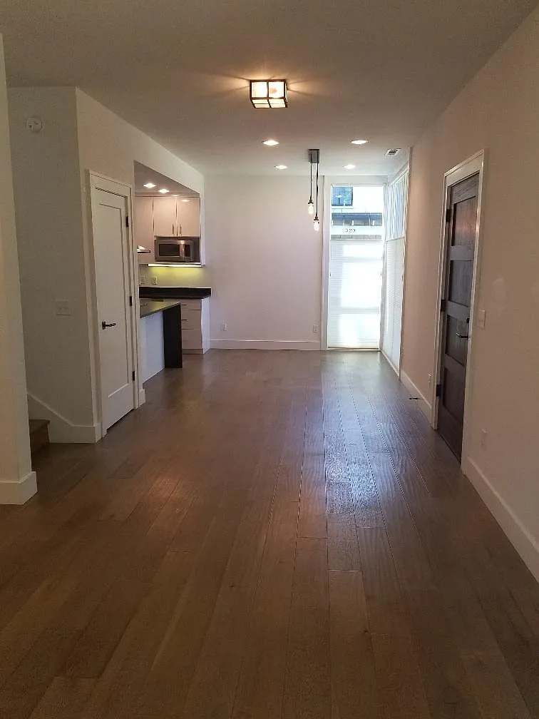 2 bed, 2.5 bath, 1280 sqft, $2,200 — Photo 4