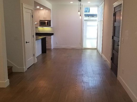 4th image of 318 NE Black Apple Ln