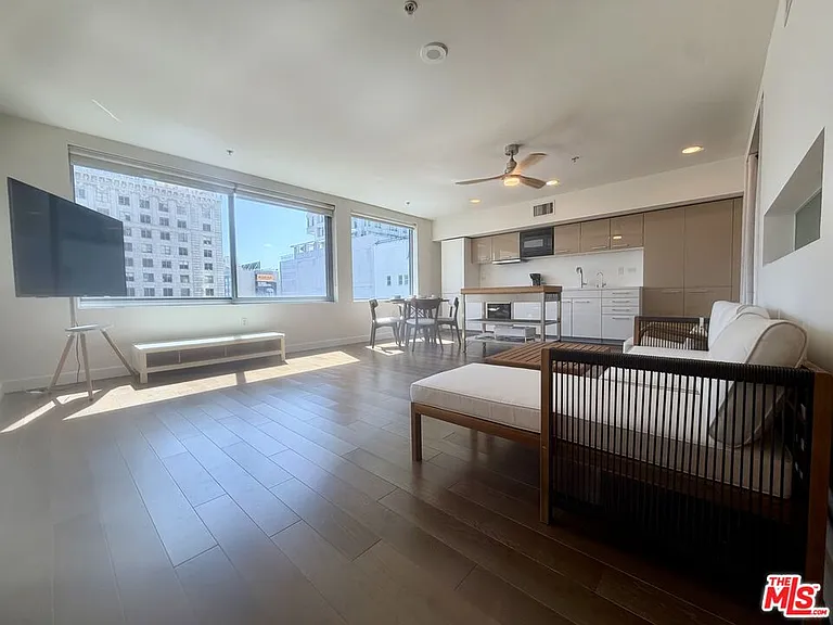901 S Flower St #613 — Photo 3