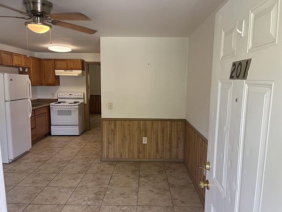 3rd image of 988 SW Arlington Blvd