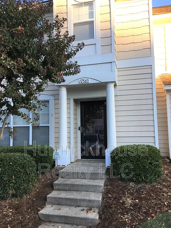 3 bed, 2.0 bath, 1301 sqft, $2,250 — Photo 1