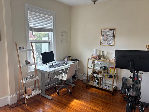 5th image of 440 E 6th St #3