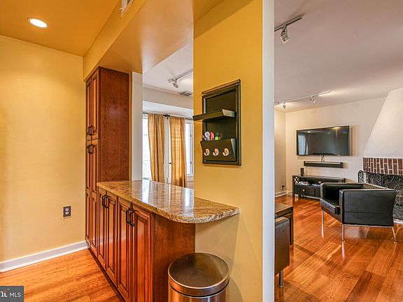 5th image of 17 Lombard Mews