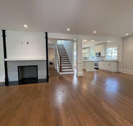 3rd image of 446 Ruth Ln