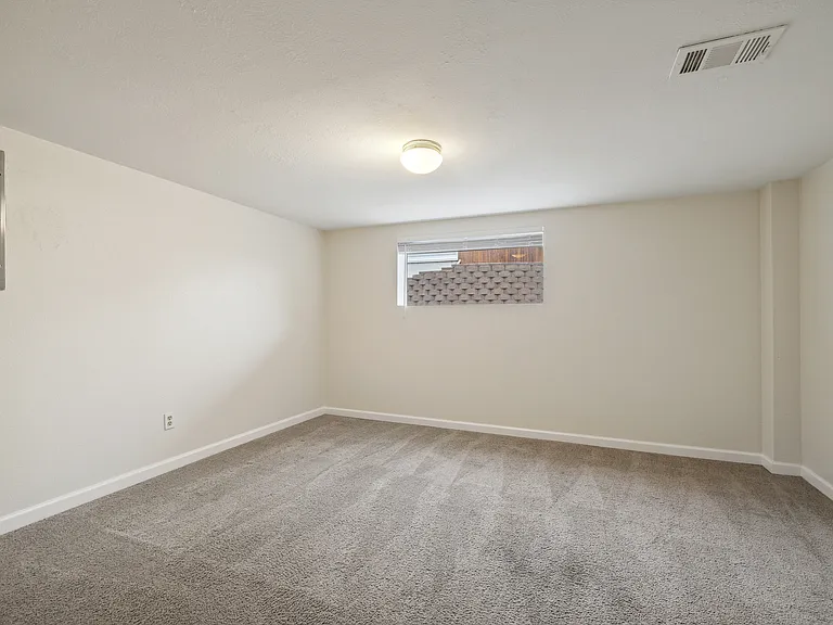 1050 S Monaco Pkwy #84 — Photo 20