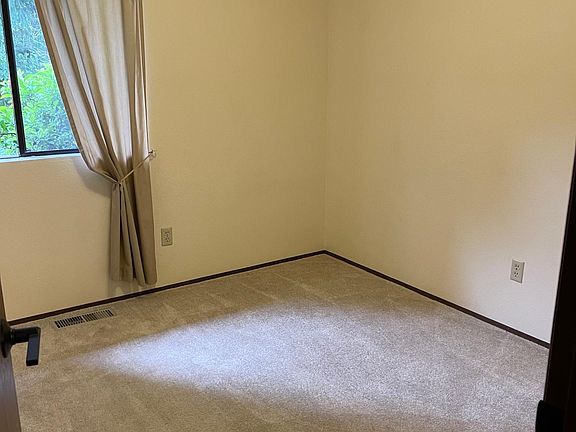 5th image of 11206 NE 60th St