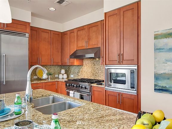 4th image of 10650 NE 9th Pl Unit 2126