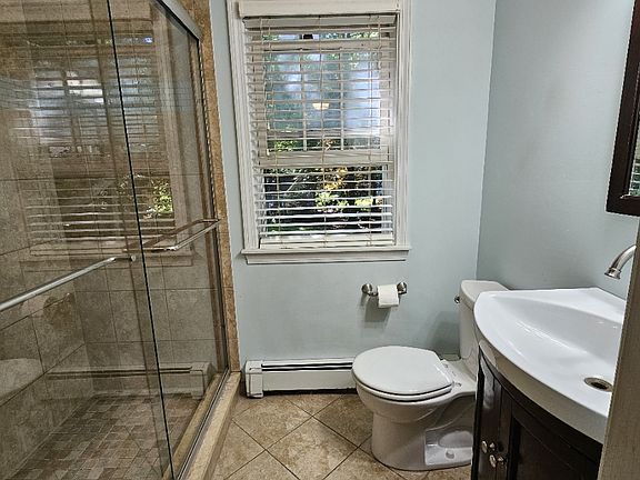 5th image of 11 Laurel Ln