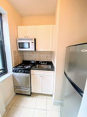 3rd image of 310 E 74th St #2R
