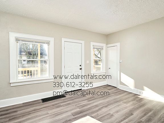3rd image of 1027 Wyley Ave