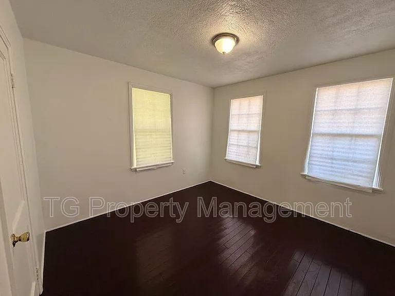 6031 Transylvania Ave — Photo 8