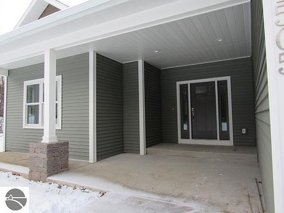 3rd image of 1642 Oban Way