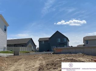 16867 Cary St, Omaha, NE 68136