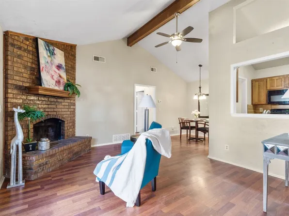 501 Essex Pl, Euless, TX 76039