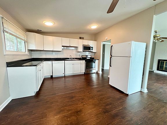 5th image of 2745 Holiday Hill Dr