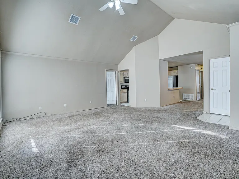 2733 Tealwood Dr — Photo 3