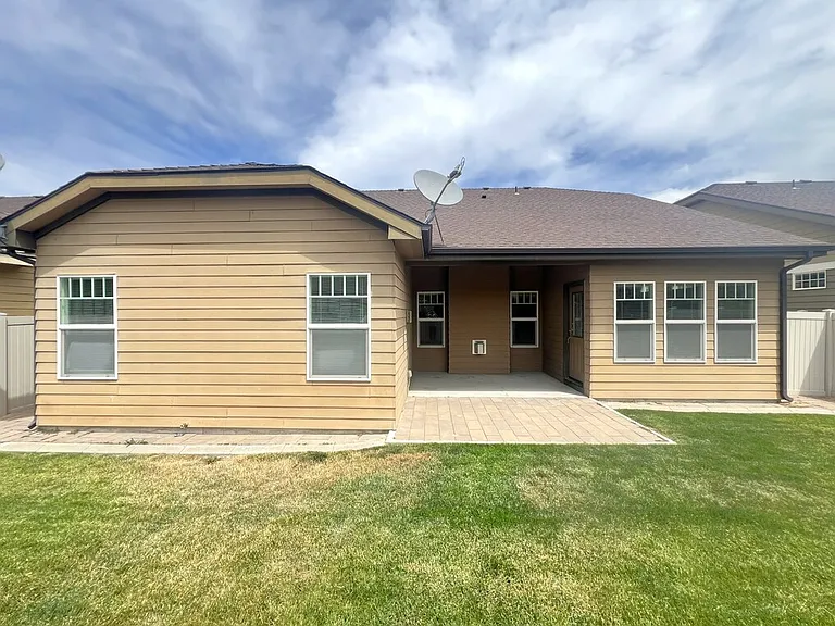 717 W Claire St — Photo 41