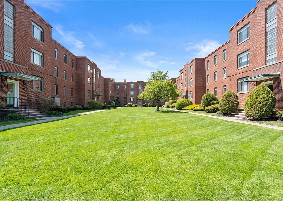 1st image of 10 Ashland St APT 2L