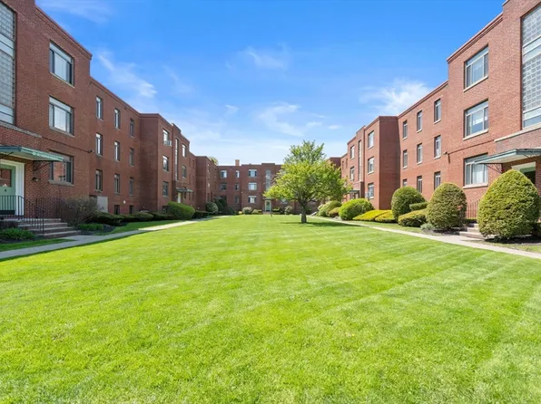 10 Ashland St APT 2L, Worcester, MA 01609