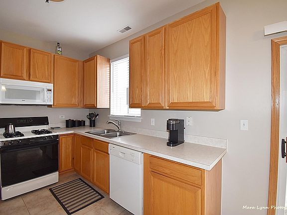 2nd image of 1737 Fieldstone Dr N