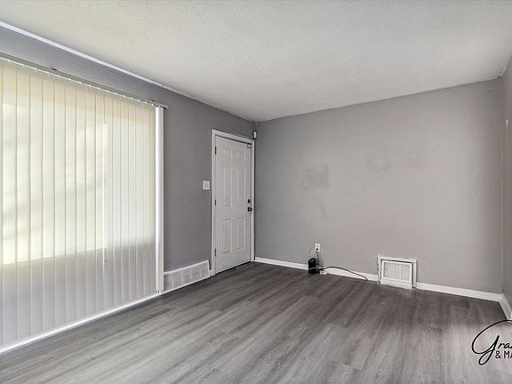 5th image of 15847 Chatham St