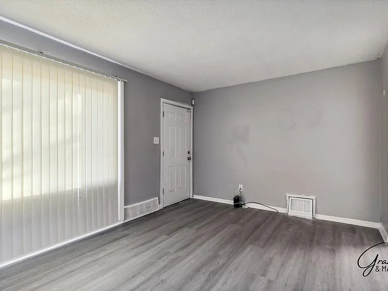 15847 Chatham St — Photo 5