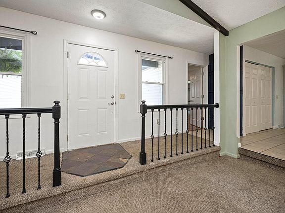 3rd image of 135 Cartier Dr