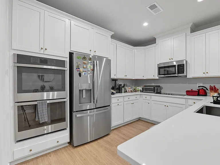 707 Thomas Ln #A — Photo 9