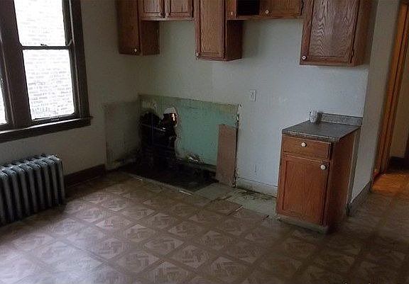 3rd image of 8433 S Essex Ave