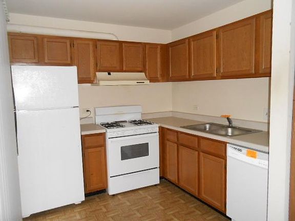 3rd image of 116 N Gant Cir #B