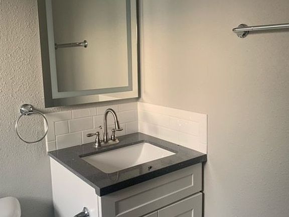 5th image of 4015 W Adams Blvd APT 23