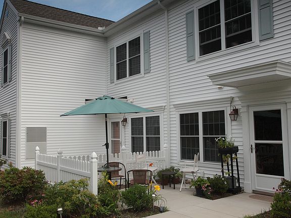 3rd image of 68 Peachtree Vlg