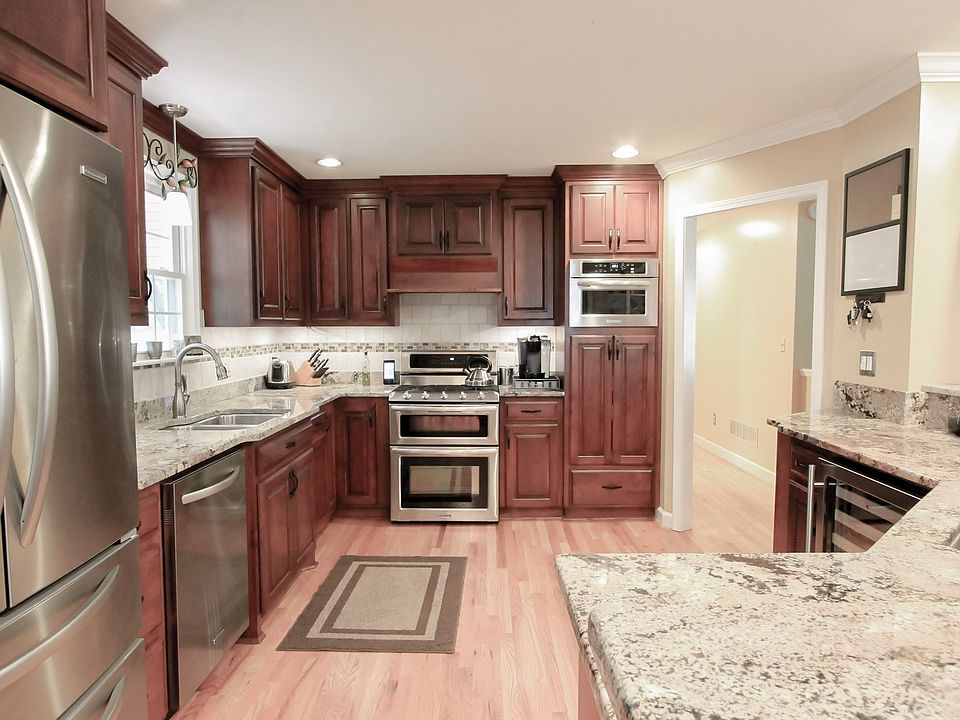 Beautiful spacious kitchen!