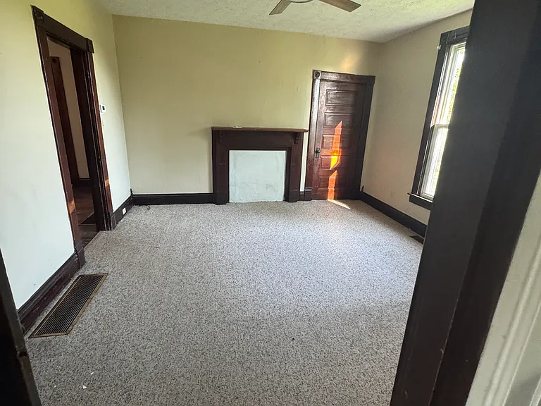 3958 Shakertown Rd — Photo 2