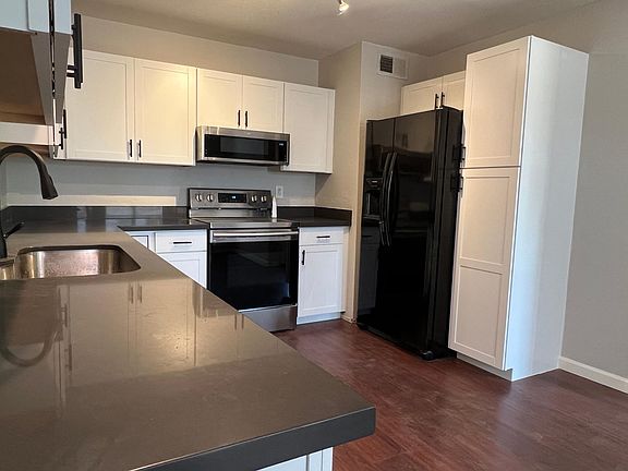 4th image of 1915 S 39th St Unit 17