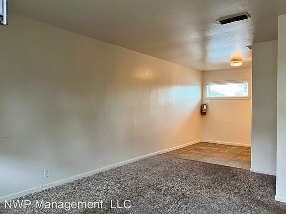3rd image of 503 S Fannin Ave