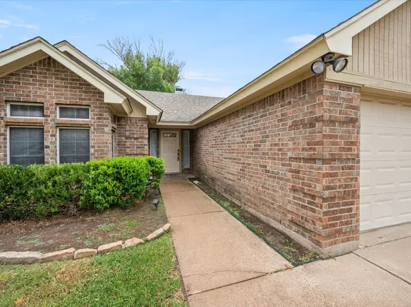 6916 Lyndale Dr, Watauga, TX 76148