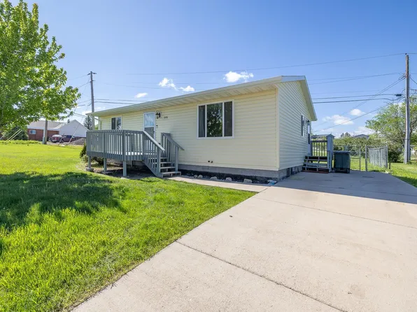 1006 Stanley St, Belle Fourche, SD 57717