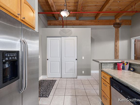 5th image of 533 Columbia Ave APT 209