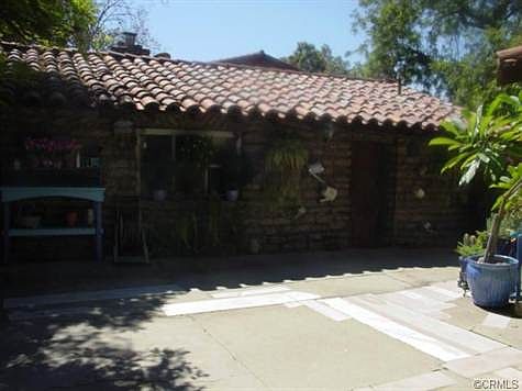 5th image of 305 S Mills Ave