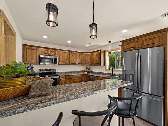 4th image of 11153 Oak Ln