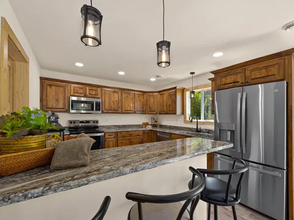11153 Oak Ln, Elcho, WI 54428