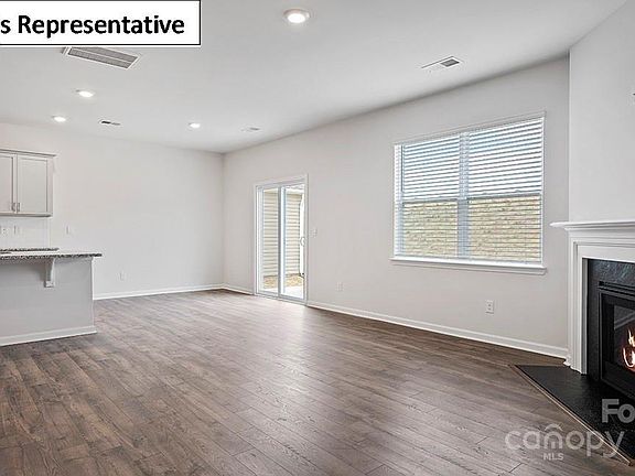 3rd image of 180 Giant Oak Ave