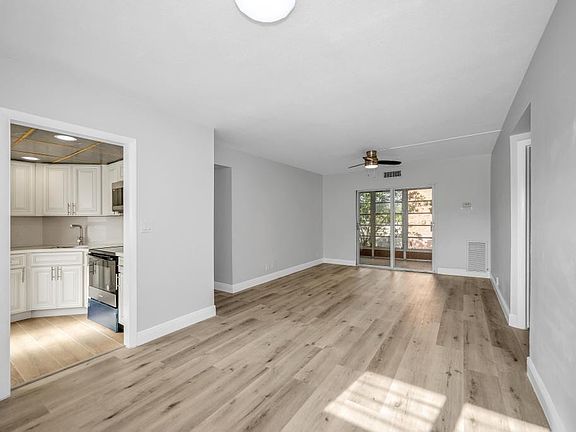 2nd image of 1021 Crystal Lake Dr APT 202