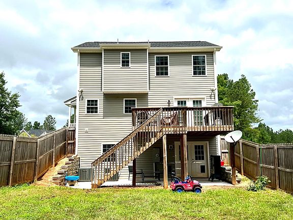 3rd image of 230 Mansfield Dr